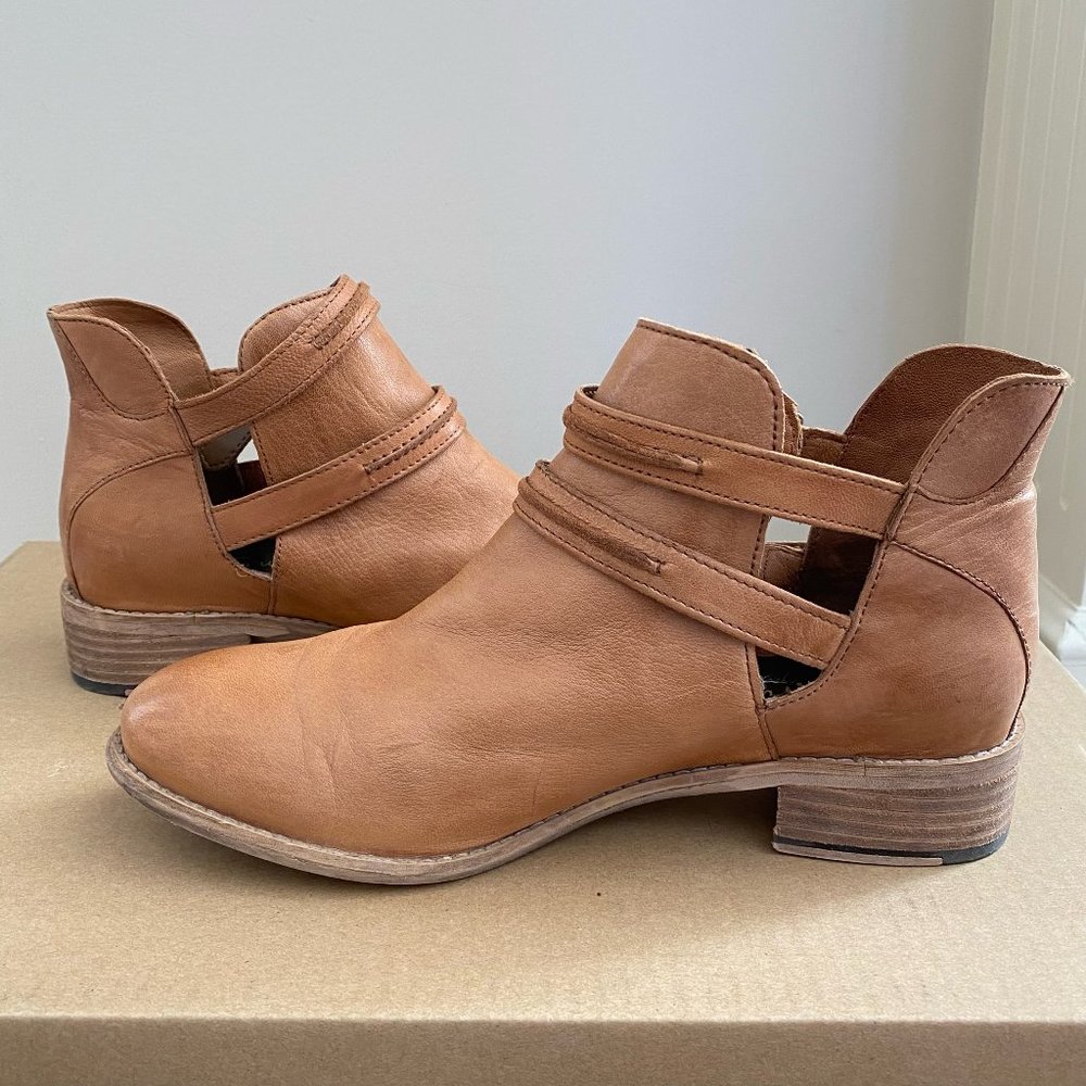 Diba True Road Map Double Strap Ankle Bootie Sz 8.5